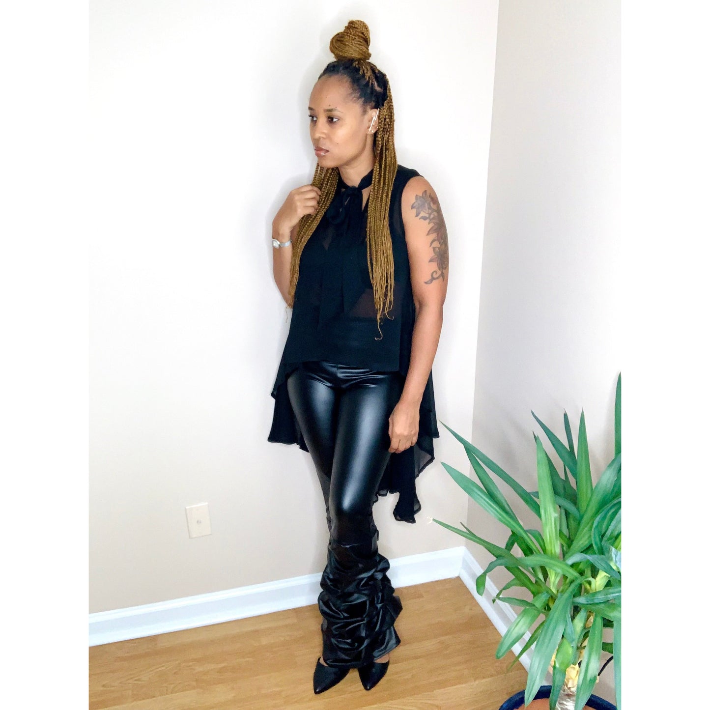 Faux Leather Ruched Leggings in black