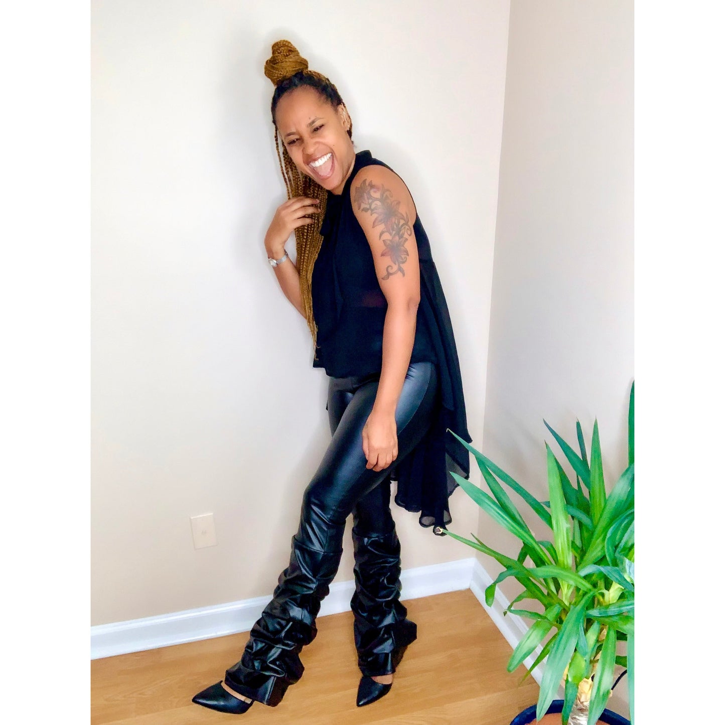 Faux Leather Ruched Leggings in black